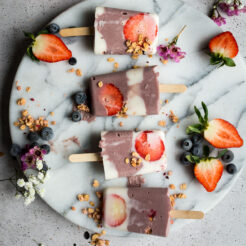 Take your Acai Smoothie Bowl to the next level by turning into these acai granola breakfast popsicles!