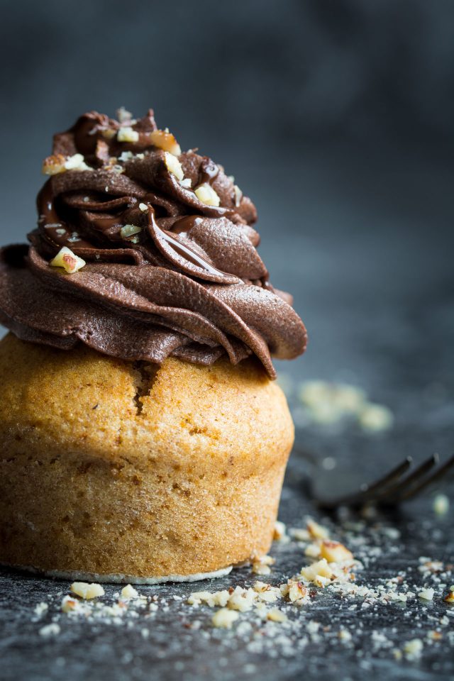 These Vegan Chocolate and Ginger cupcakes are moist, fluffy and absolutely delicious! Your friends would NEVER guess they were vegan! Click through for the recipe!