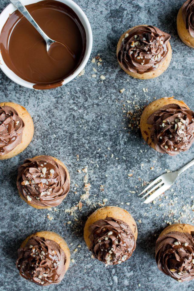 These Vegan Chocolate and Ginger cupcakes are moist, fluffy and absolutely delicious! Your friends would NEVER guess they were vegan! Click through for the recipe!