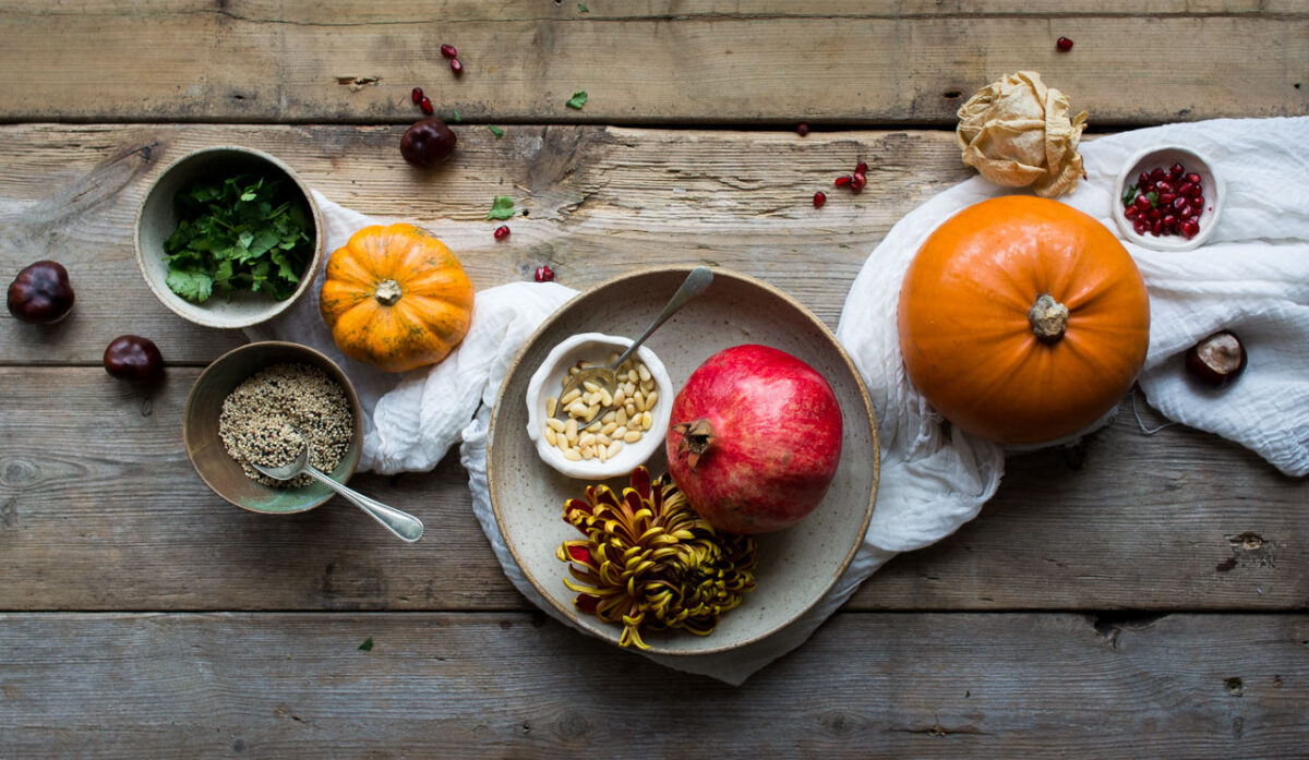 In this delicious vegan marinated pumpkin salad, all of the best sweet and savoury flavours come together to make the PERFECT fall salad!