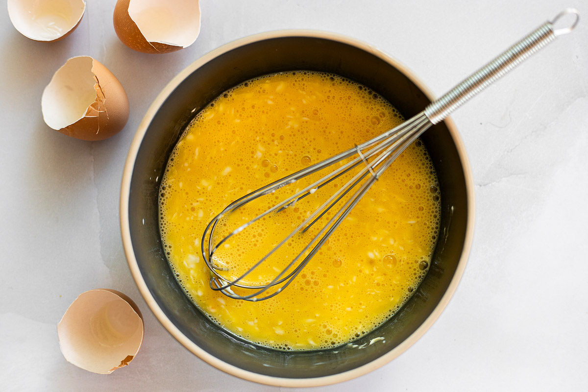 A bowl with eggs mixed with crème fraîche.