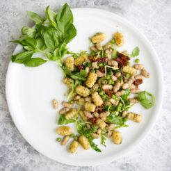 Vegan Gnocchi with Arugula. A simple dish that's perfect for making ahead for lunch!