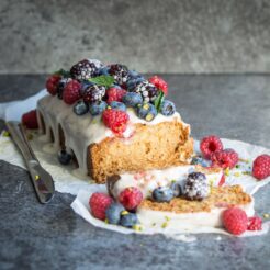 Vegan Lemon Raspberry Loaf Cake. Deliciously moist and crumbly and full of beautiful citrus flavour! Totally #vegan and totally delicious!